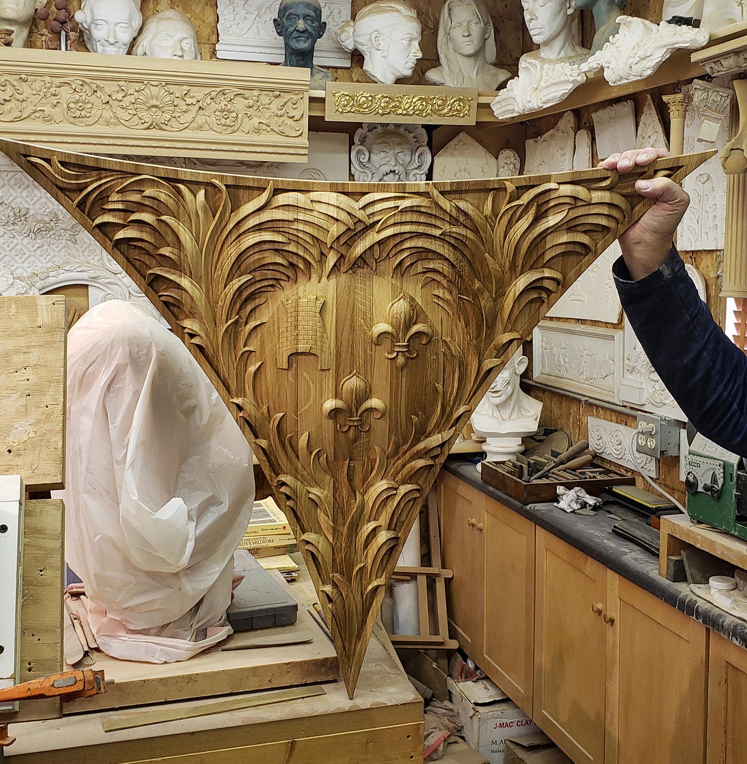 Carved spandrel with Heraldry Symbols