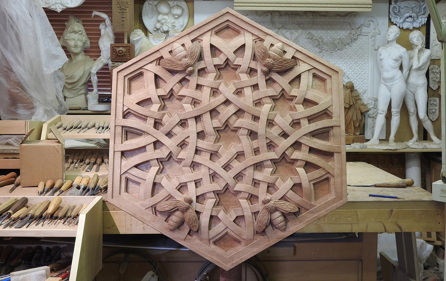 Modèle en bois en relief "Art de l'apiculture"